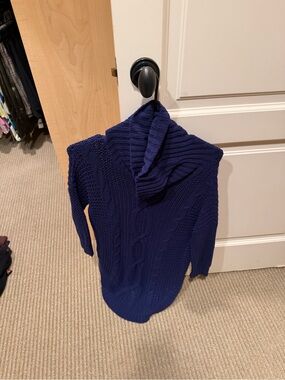 Cozy Cable-Knit Hooded Sweater - Navy Blue